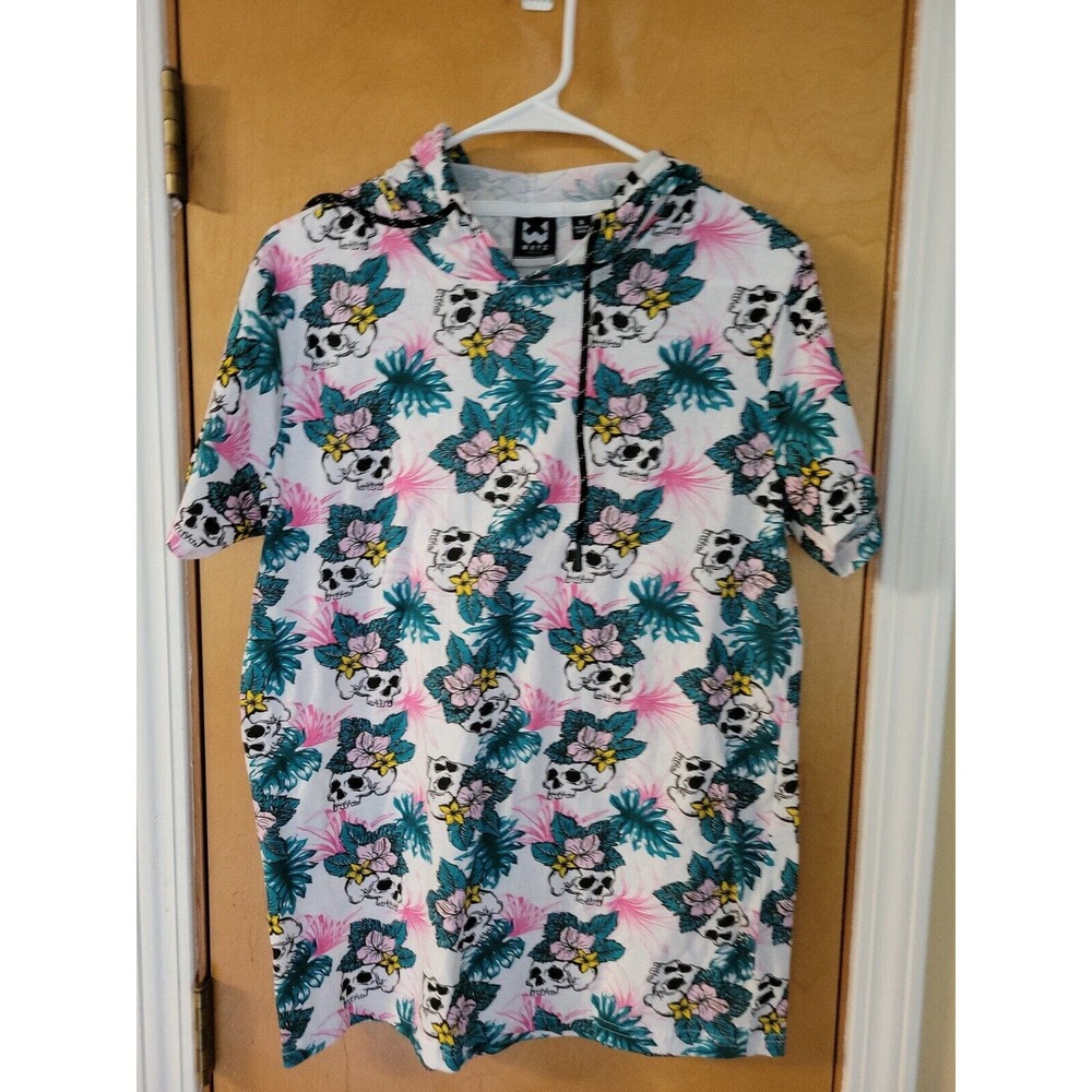 WXYZ Graphic T-Shirt Floral with Skulls Men's Small NWOT